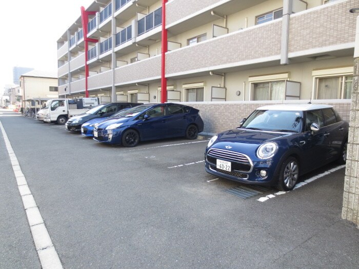 物件外観写真4　(駐車場)