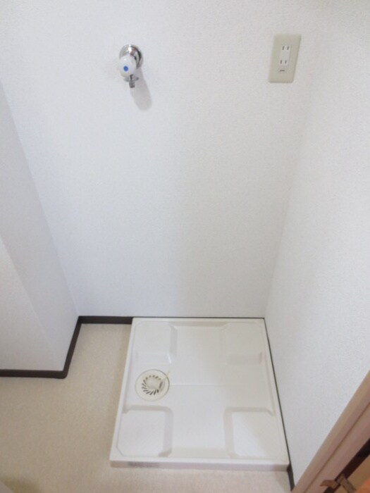 物件内観写真11　(洗濯機置場)