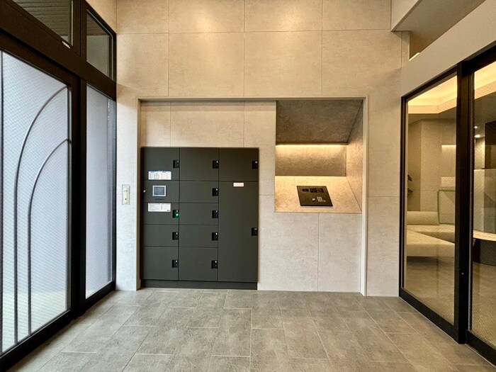 物件外観写真2　(エントランス部分)