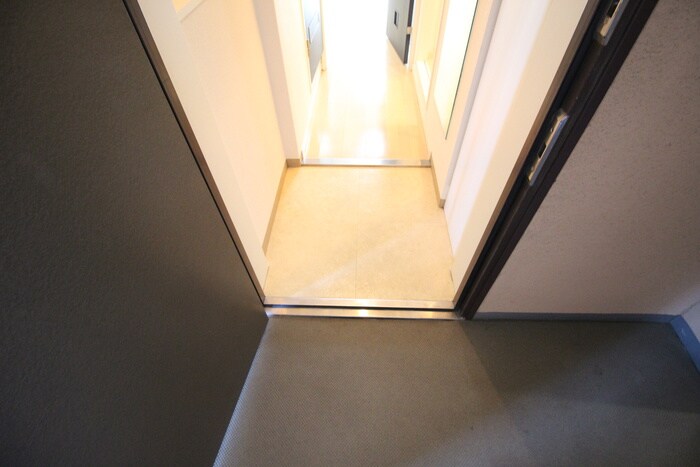 物件内観写真7　(玄関)