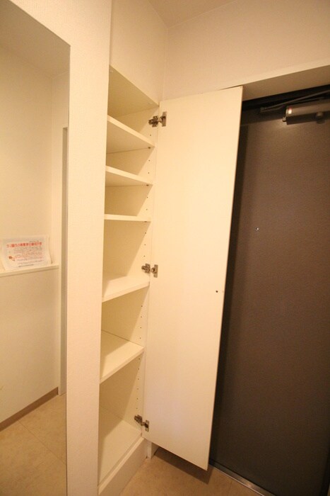 物件内観写真9　(靴箱)