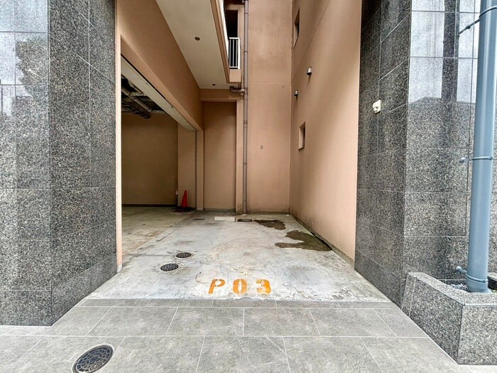 物件外観写真6　(駐車場)