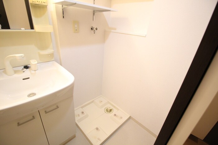 物件内観写真11　(洗濯機置場)