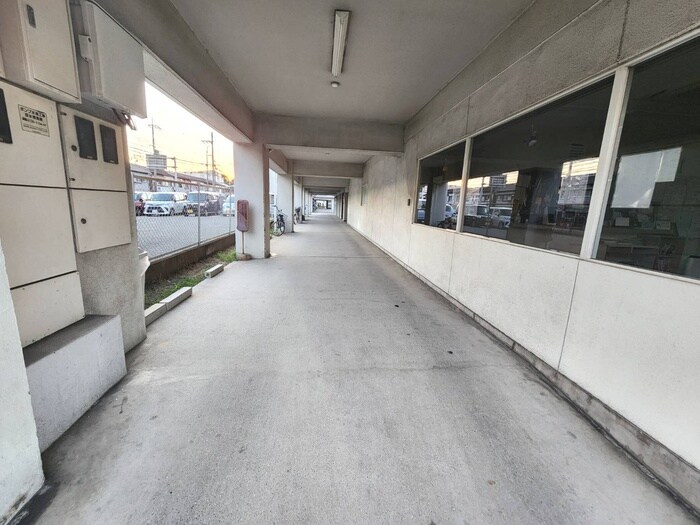 物件外観写真2　(エントランス部分)