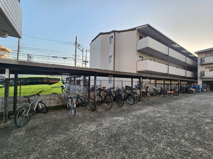 物件外観写真5　(駐輪場)