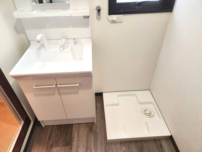 物件内観写真12　(洗濯機置場)