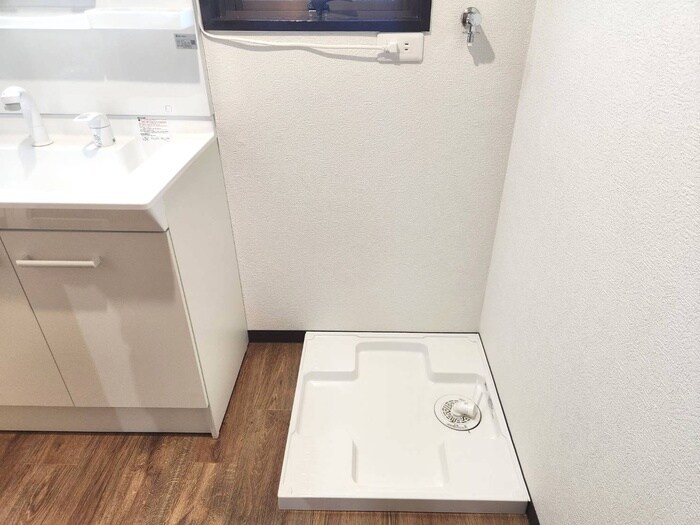 物件内観写真12　(洗濯機置場)