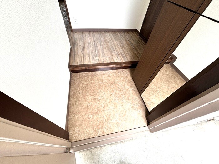 物件内観写真14　(玄関)