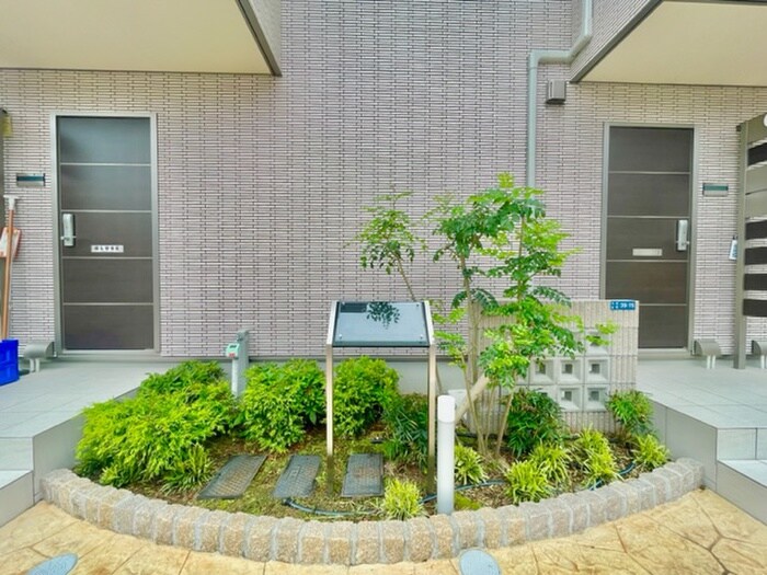 物件外観写真2　(エントランス部分)