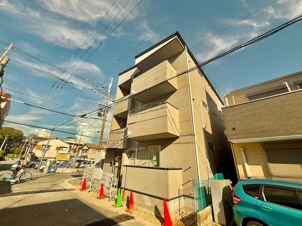 建築中