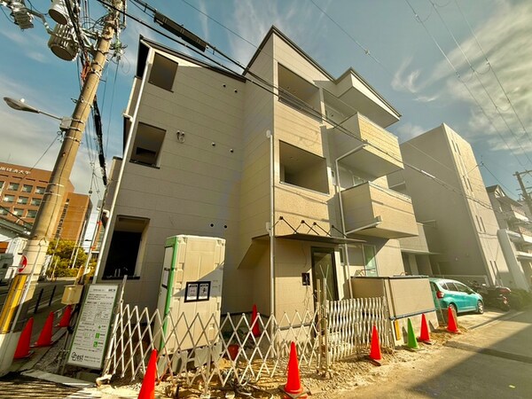 建築中