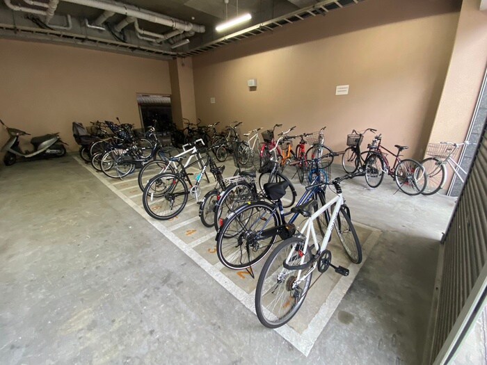 物件外観写真6　(駐輪場)