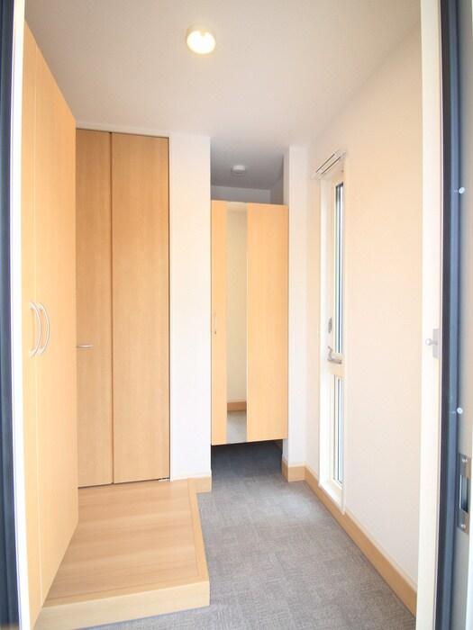 物件内観写真12　(玄関)