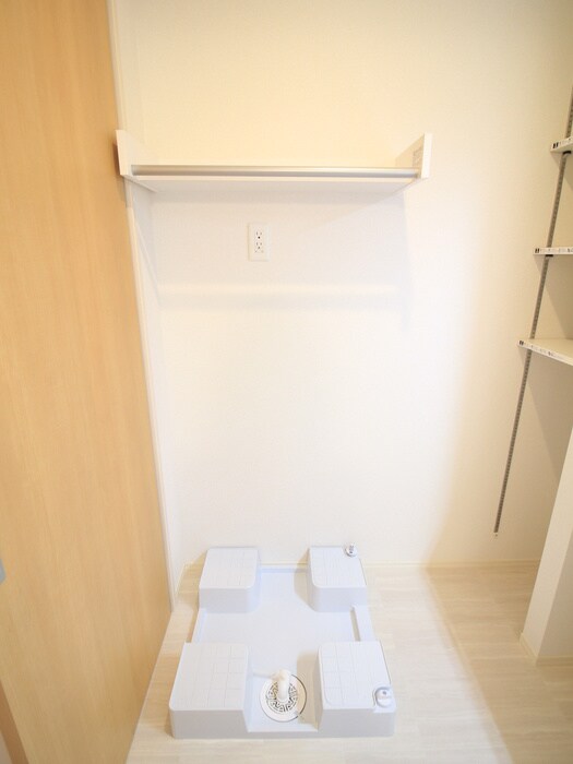 物件内観写真16　(洗濯機置場)