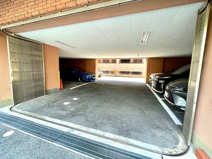 物件外観写真4　(駐車場)