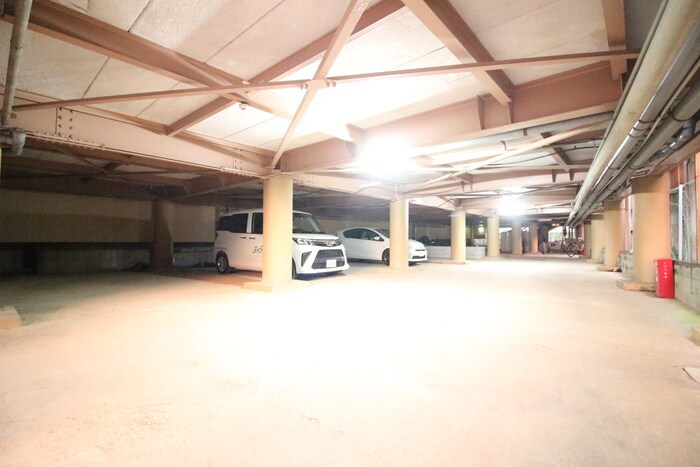 物件外観写真3　(駐車場)