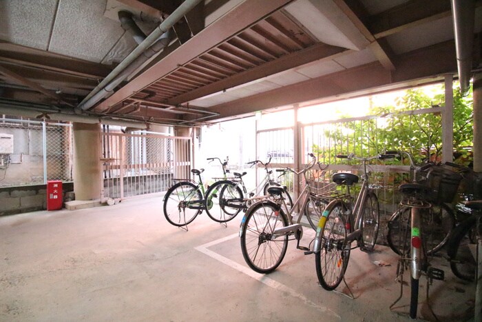 物件外観写真4　(駐輪場)