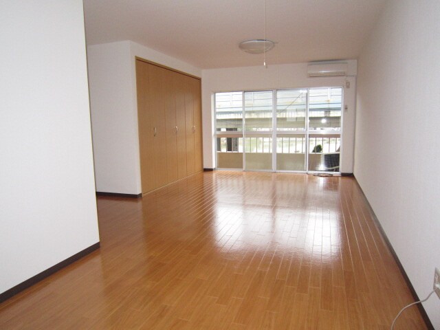 物件内観写真10　(室内からの展望)