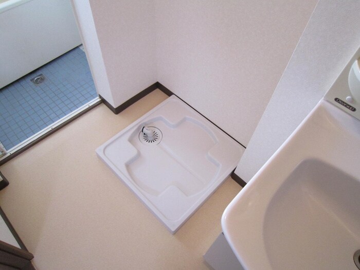 物件内観写真13　(洗濯機置場)