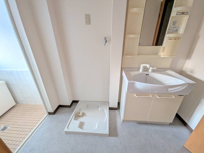 物件内観写真16　(洗濯機置場)