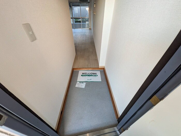 物件内観写真18　(玄関)