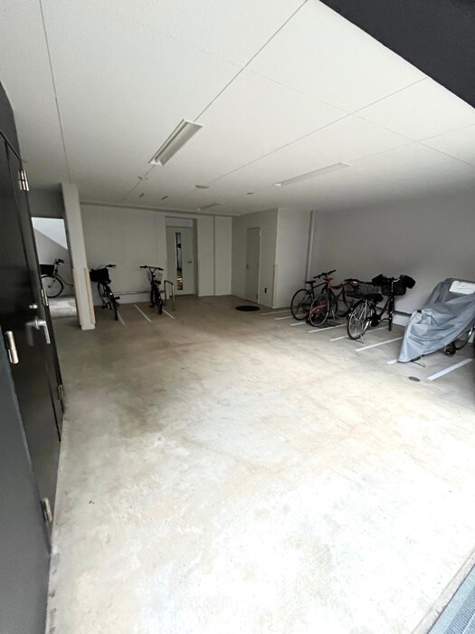 物件外観写真4　(駐輪場)
