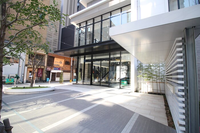 物件外観写真5　(エントランス部分)