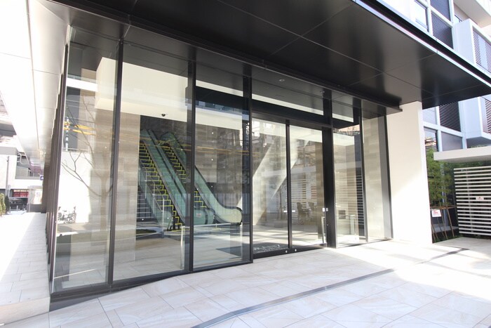 物件外観写真6　(エントランス部分)