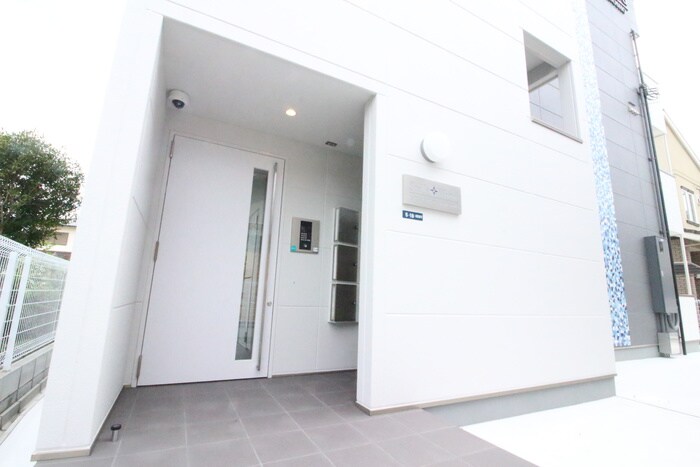 物件外観写真2　(エントランス部分)