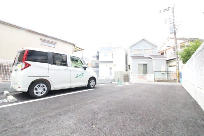 物件外観写真3　(駐車場)