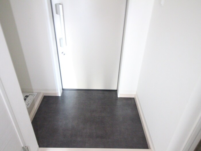 物件内観写真12　(玄関)