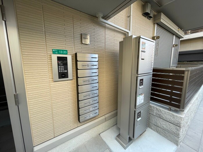 物件外観写真3　(エントランス部分)