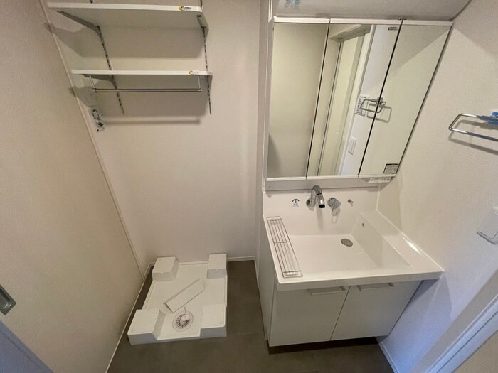 物件内観写真12　(洗濯機置場)