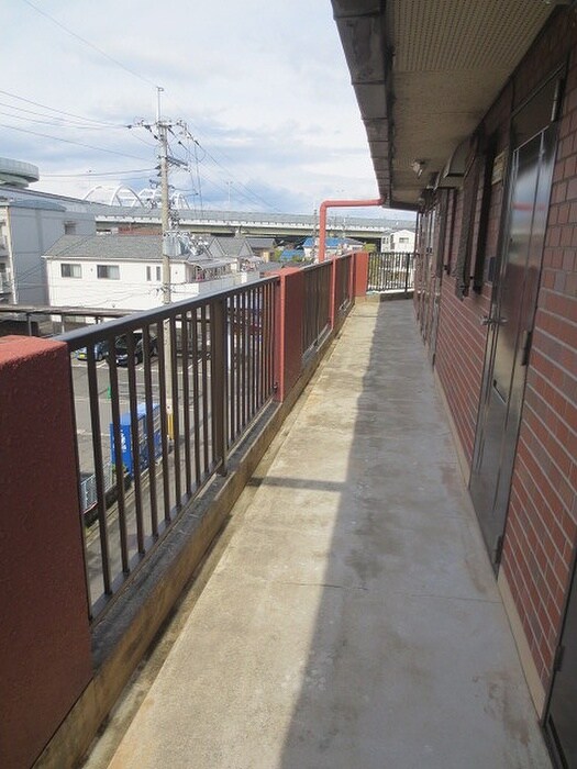 物件外観写真4　(エントランス部分)