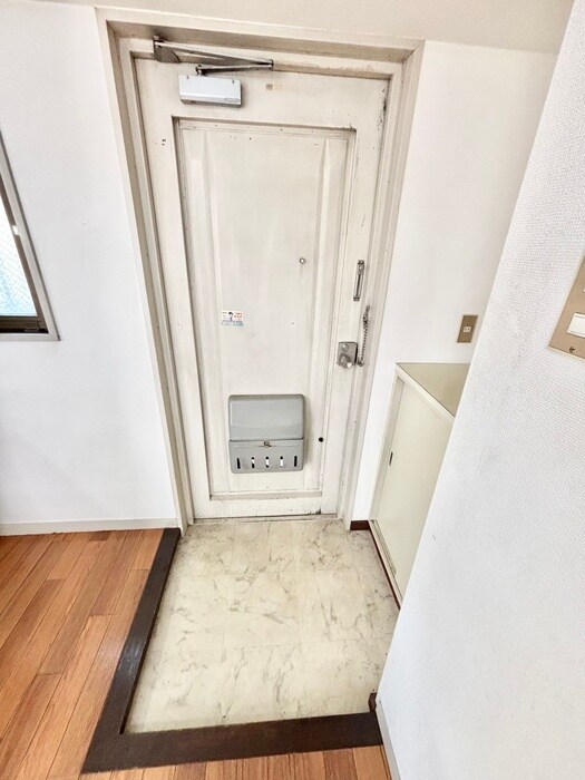 物件内観写真16　(玄関)