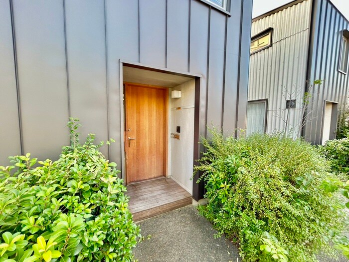 物件外観写真4　(エントランス部分)