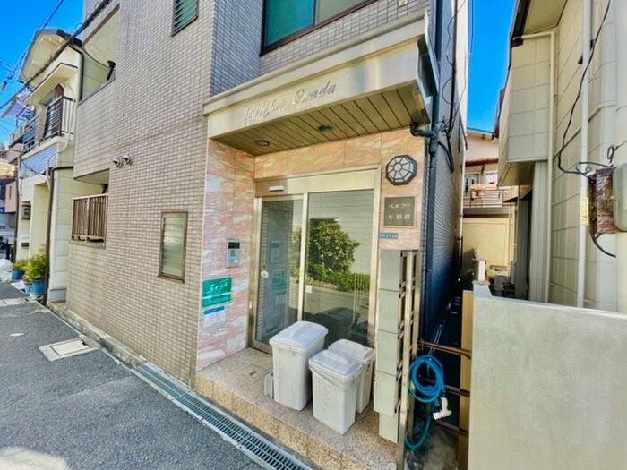 物件外観写真3　(エントランス部分)