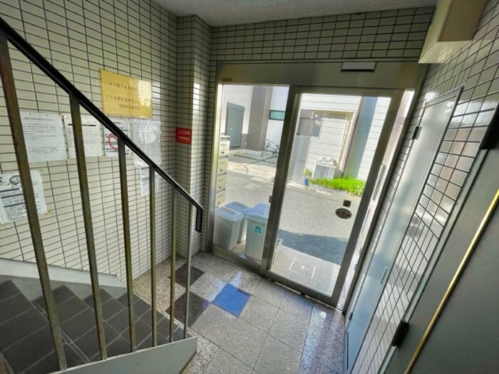 物件外観写真6　(エントランス部分)