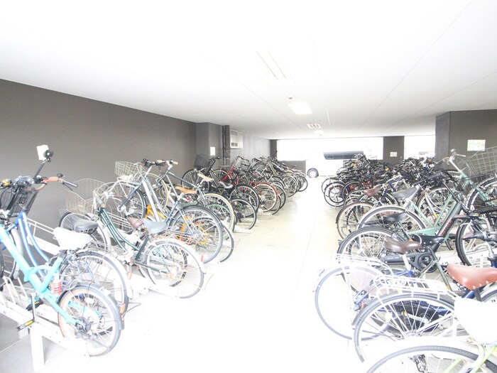 物件外観写真3　(駐輪場)