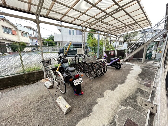 物件外観写真3　(駐輪場)