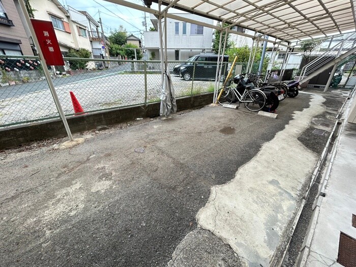 物件外観写真4　(駐車場)