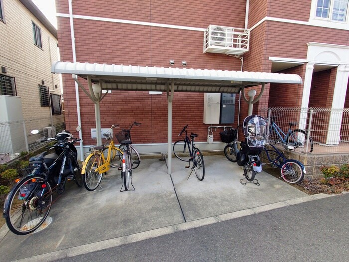 物件外観写真5　(駐輪場)