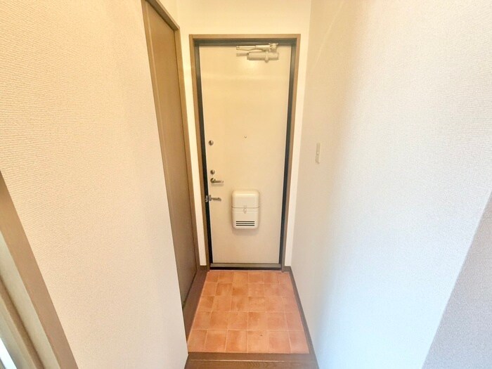 物件内観写真16　(玄関)