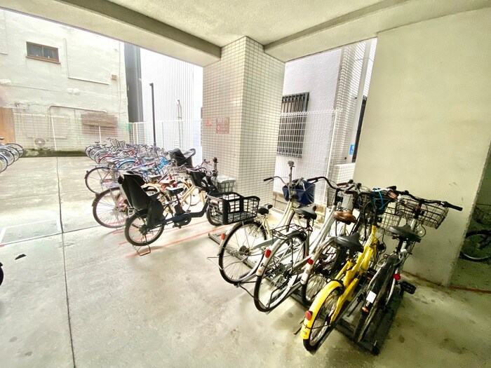 物件外観写真3　(駐輪場)
