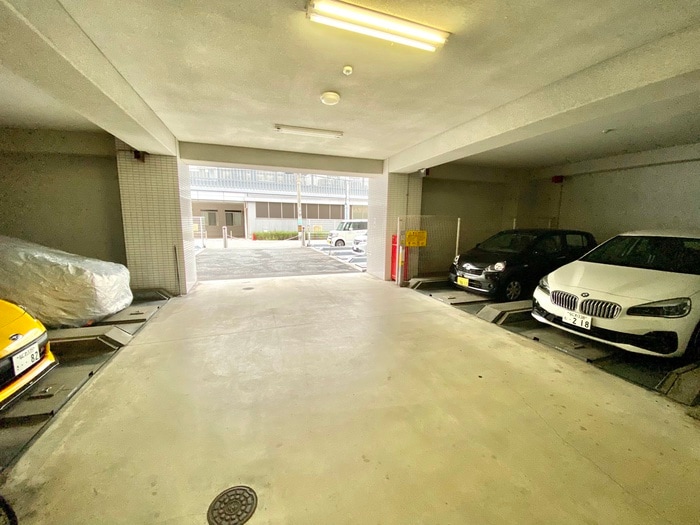 物件外観写真5　(駐車場)