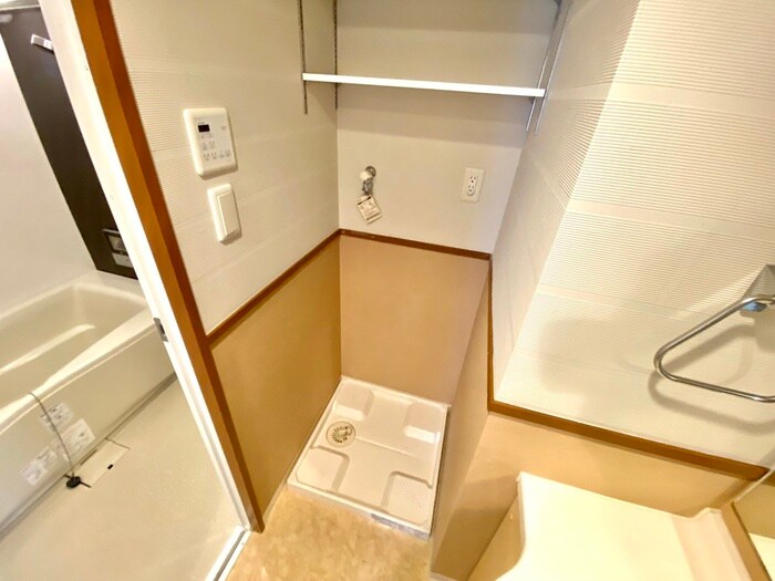 物件内観写真14　(洗濯機置場)