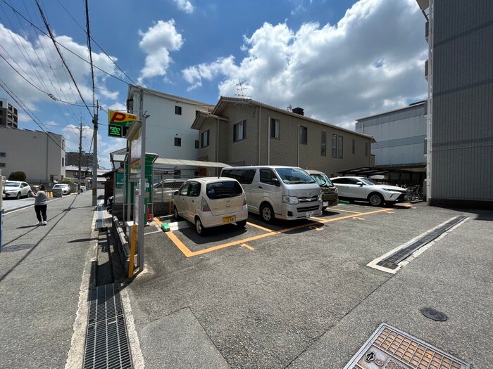 物件外観写真5　(駐車場)