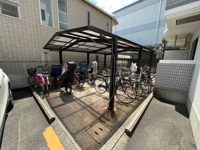 物件外観写真6　(駐輪場)