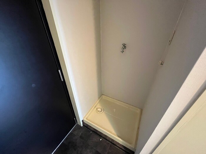 物件内観写真11　(洗濯機置場)