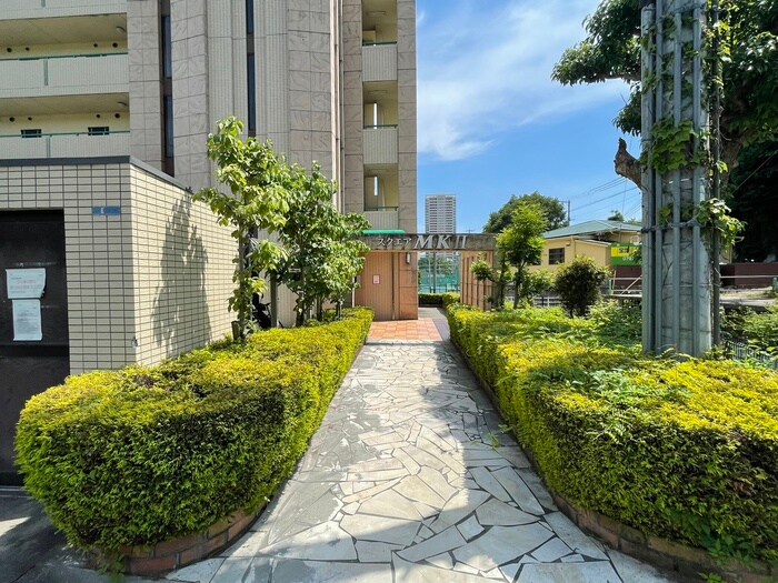 物件外観写真4　(エントランス部分)